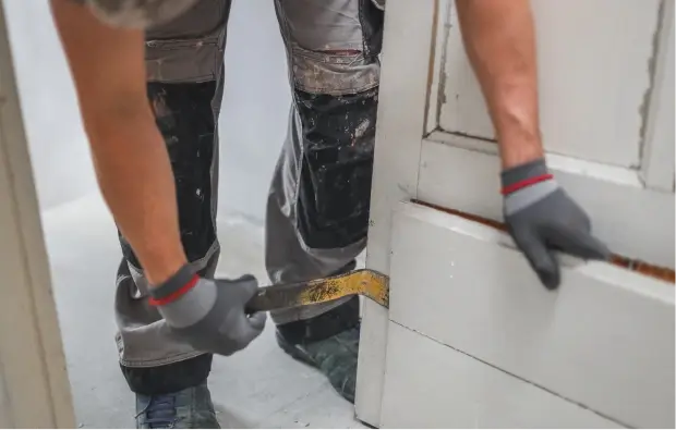 Floor Services - Skirting Removal